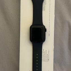 New Apple Watch 40mm SE (series 2)