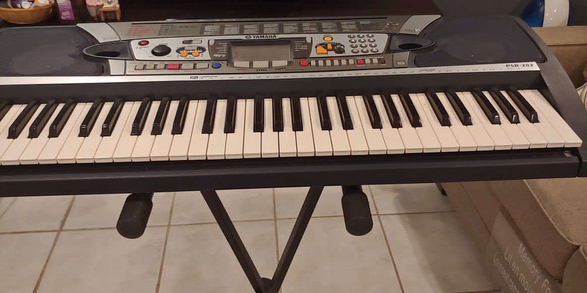 Yamaha PSR-282 w stand (for parts)