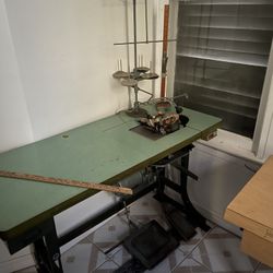 industrial serger / overlock machine
