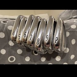 Titleist 716 CB Forged Iron Set 4-9, PW - Dynamic Gold S300 Shafts