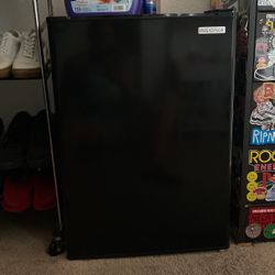 BLACK INSIGNIA MINI FRIDGE