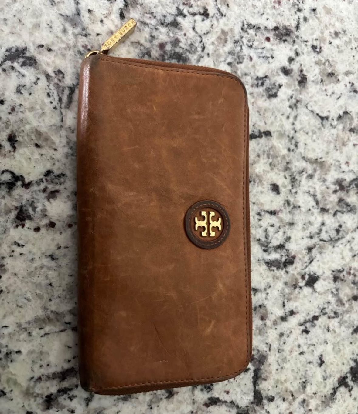 $69 OBO Tory Burch Tan Leather Zip Wallet