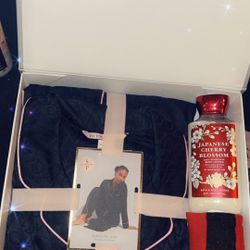 Women's Vs Gift Boxes $60 Sizes On The Pic 