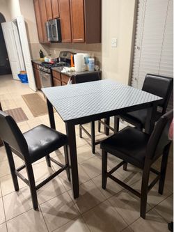 Dining table plus 4 chairs