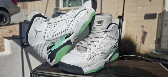 Size 2Y Little Kid's Jordan MVP White/Green Glow-Black