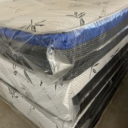 Queen Size Plush Pillow Top