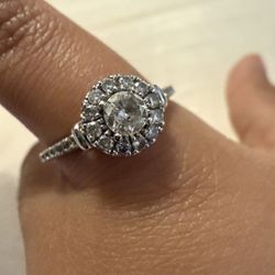 14k White Gold Diamond Ring 
