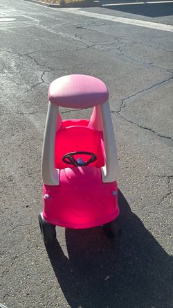 Pink little tikes car