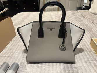 Beautiful Michael Kors Purse *New*
