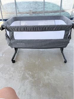 Mika Micky pack and carry crib