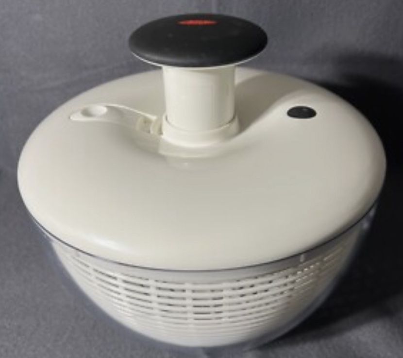 OXO Large White Salad Spinner With Spinner Lock And Spin Brake Works Great cash pick up firm price