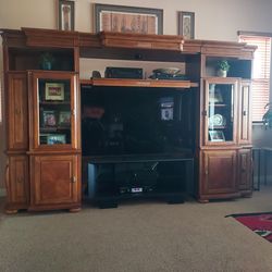Entertainment center