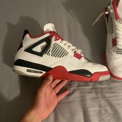 Jordan 4s Fire Red Size 10