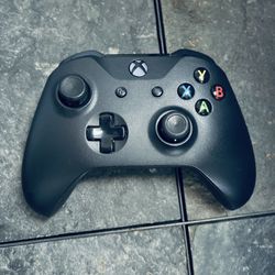 Black XBOX ONE Controller 