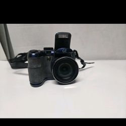 General  Electric  X500 Camera
14.1 Mega Pixel
Takes 4 AA batteries * battery cover has a Gap