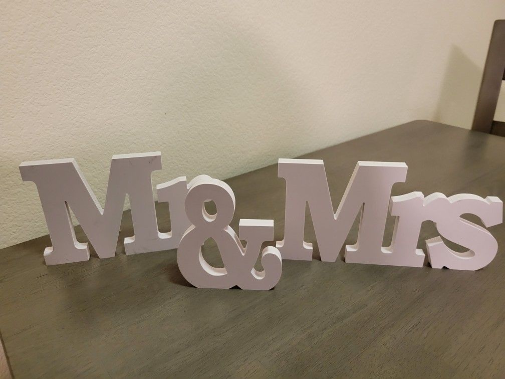 White Mr & Mrs Sign