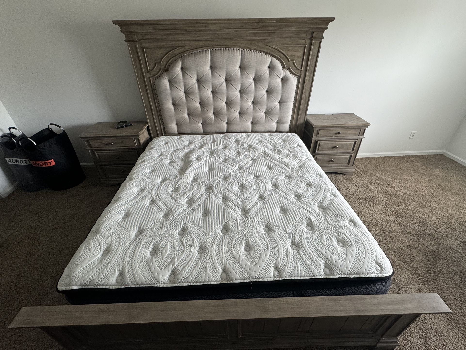 King Bedset With dressers and Mattress