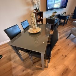 4 Seat Dining Table Set - Great Condition / Comedor 4 Puestos En Buen Estado