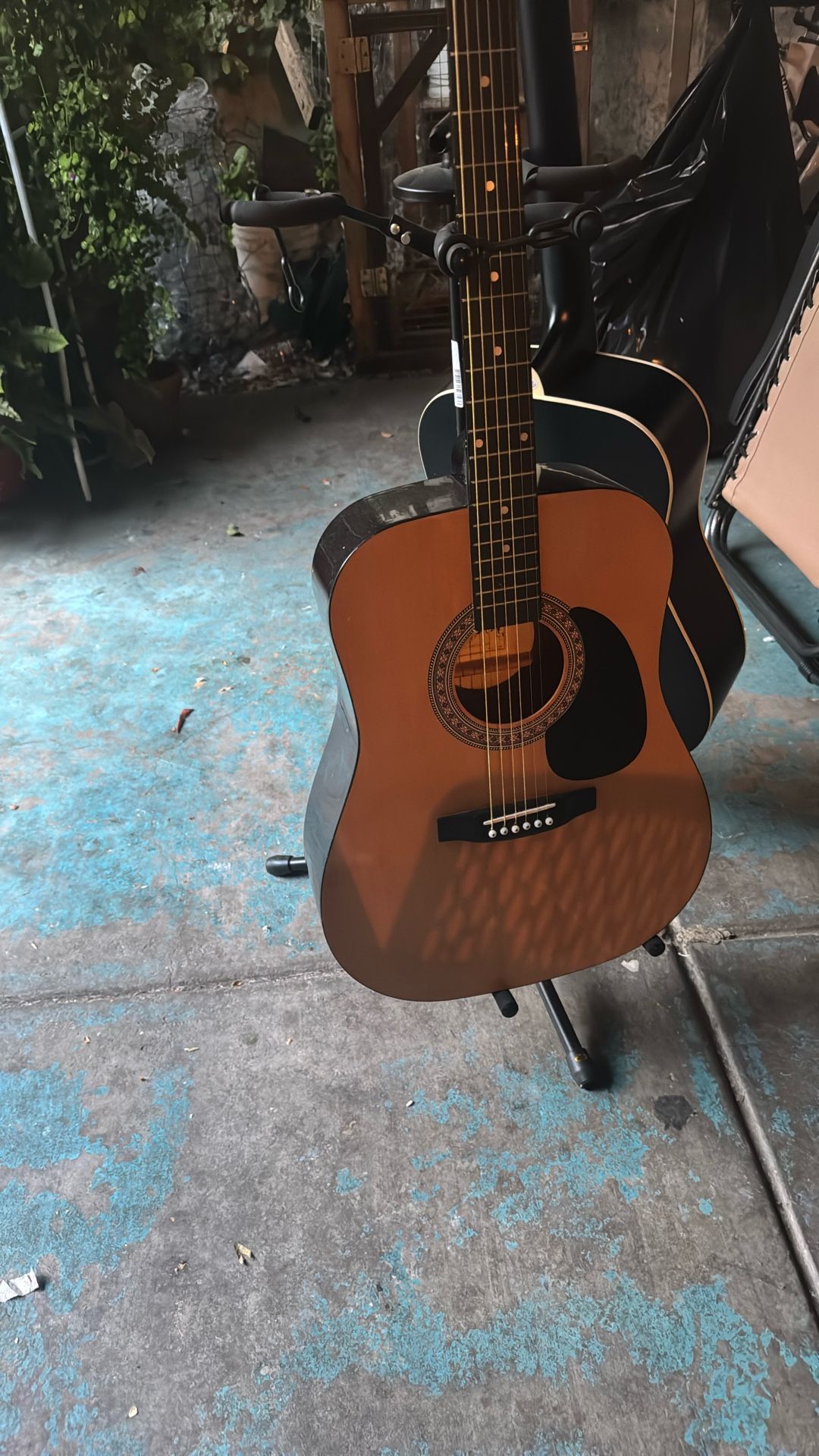 Vendo 2 Guitarras Semi Nuevas Y A Muy Buen Presio Las 2 Por $150