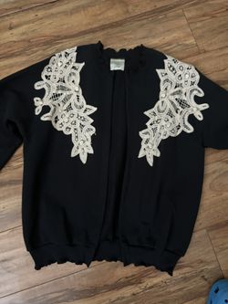 Nice Sweater Pick Up On Perris  Medium Size 