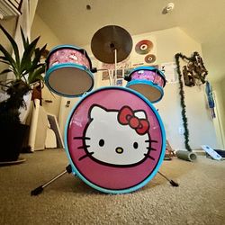 HELLO KITTY DRUMS SET