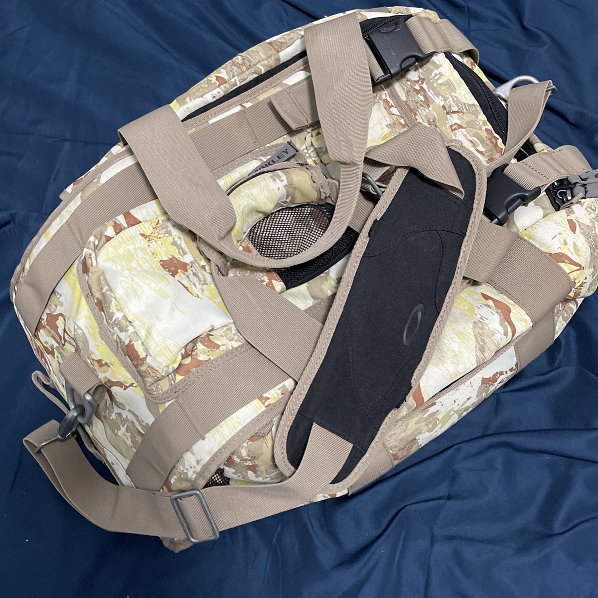 Oakley Duffle Bag Weekender Suitcase Camo 