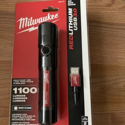 Milwaukee USB 3.0 1100 Lumens Flashlight Read Profile 