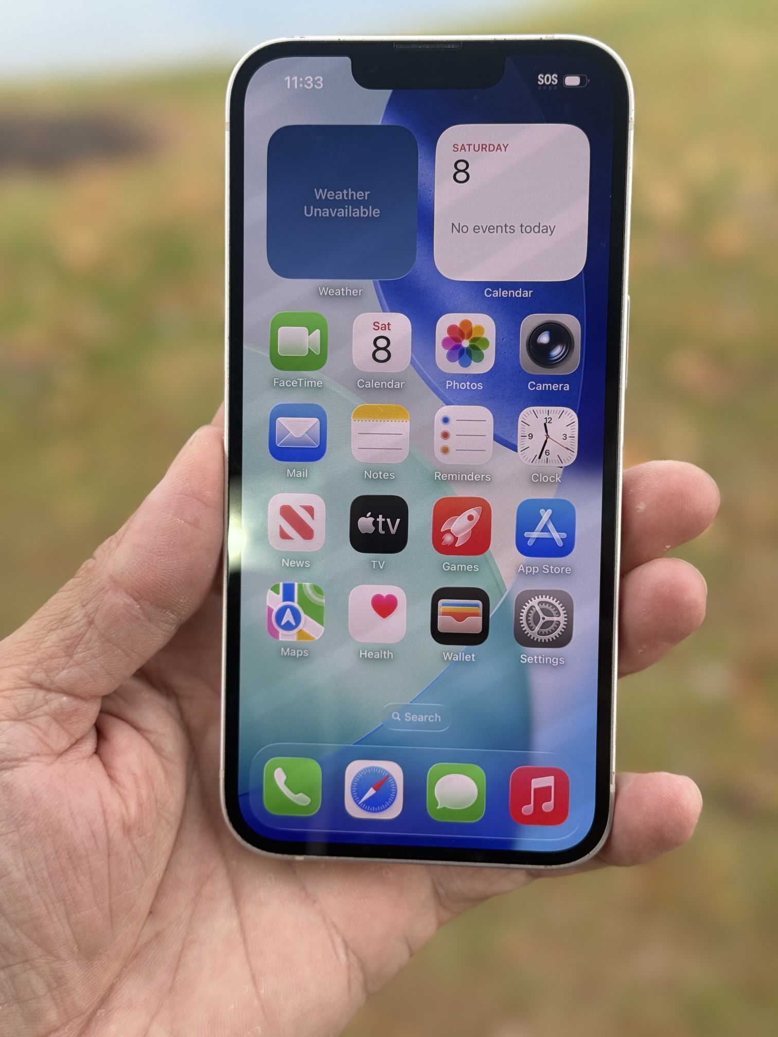 Unlocked Apple iPhone 13 256GB Starlight.