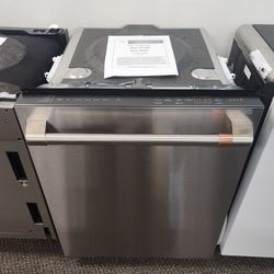 Café 24 in. Built-n Top Control Dishwasher in Stainless Steel with Stainless Tub, Ultra Wash and Dual Convection Dry, 44 dBA