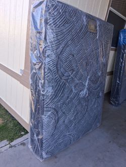 Full  Sise  Pillow  Top  And  Box  Spring
