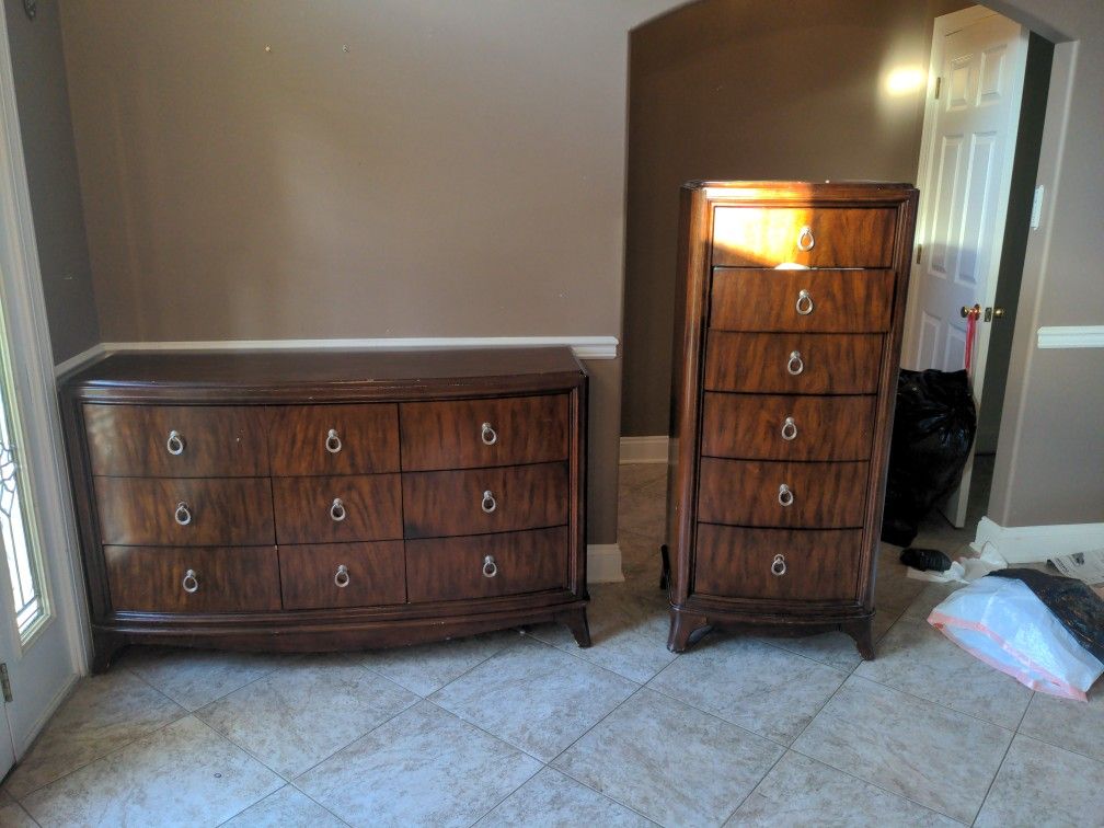 Dresser And Chest Of Drawers. Solid Wood 