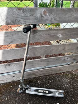 Black Razor kick scooter