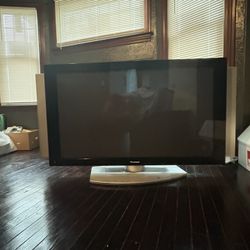 A Beautiful Pioneer HDTV Home Theater With Surround Sound Speakers 