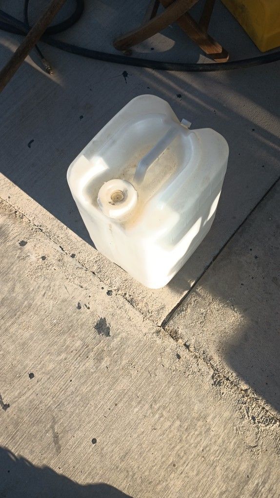 5 Gallon Gas Cans