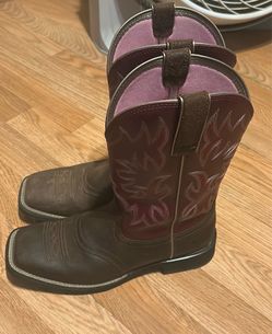 Used pair of ariat women’s boots size 9