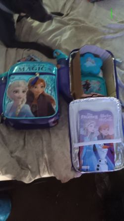 Got 4 children lunch boxes with beverage holder
