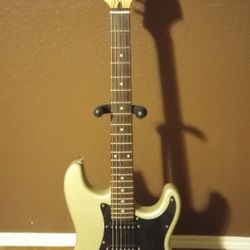 Squire Standard Stratocaster gold series 