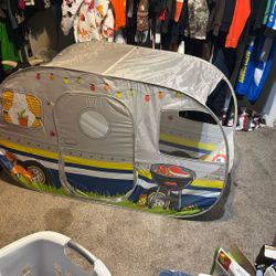 Kids play tent