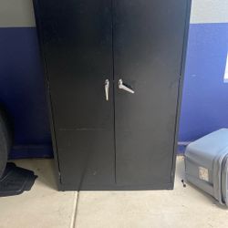 Filing cabinet storage 6 feet tall and locks