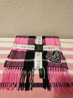 Brand New Victoria's Secret Plaid Scarf💕🩷