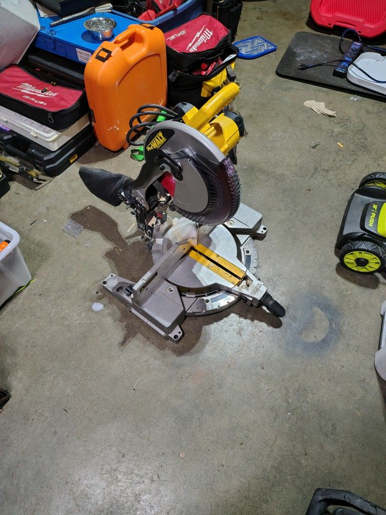 DeWalt 12 inch Compound Miter Saw.