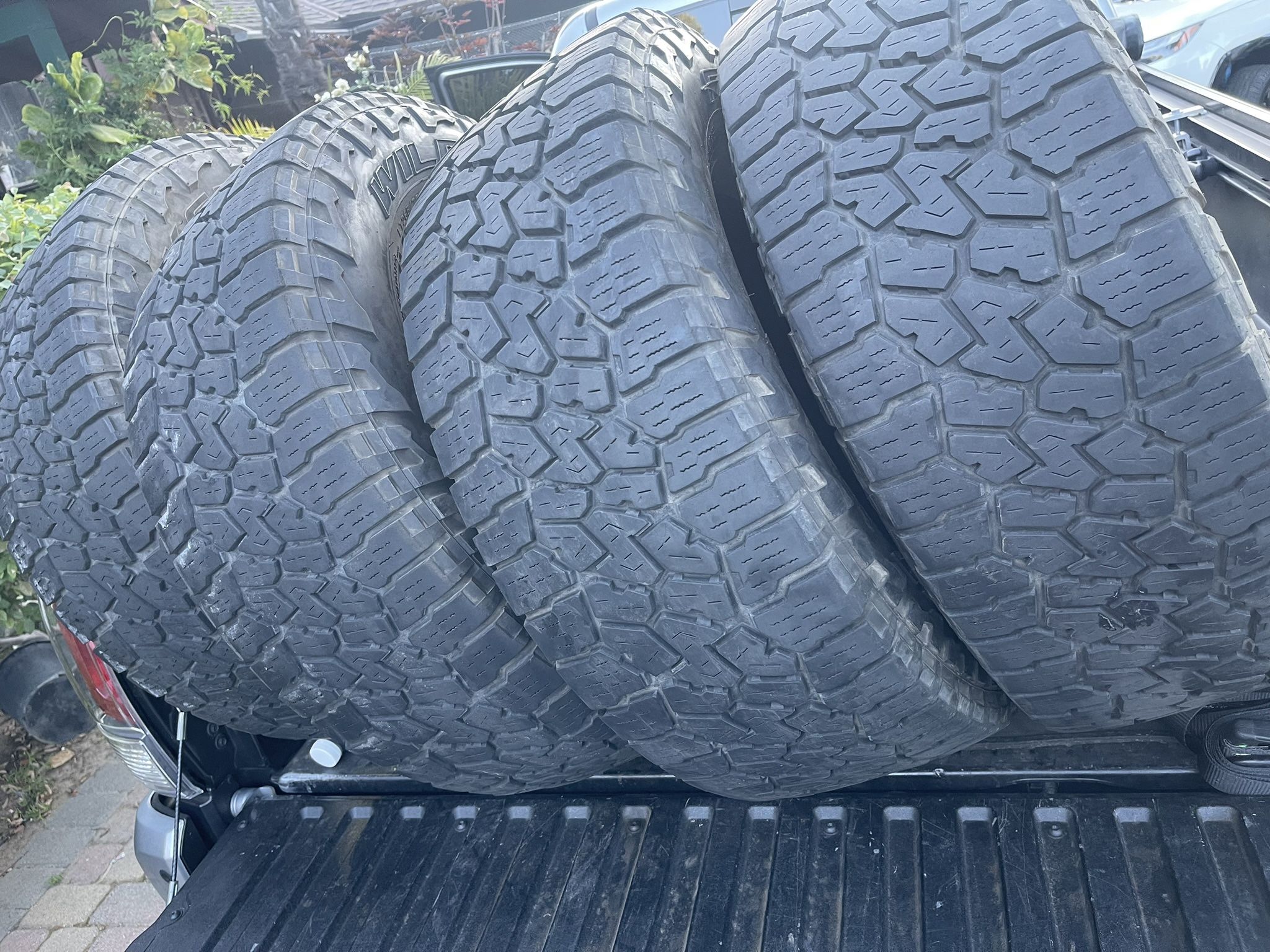 Falken 285/70/17
