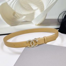 A classic belt for women
