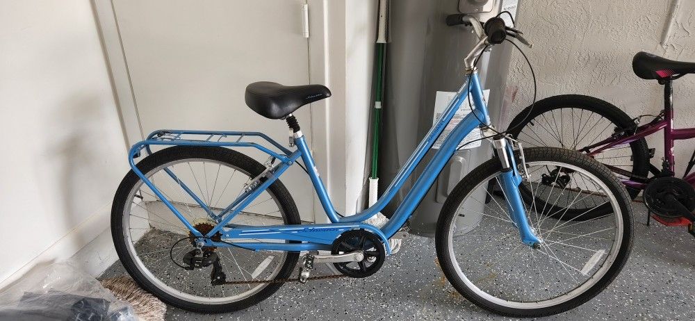 schwinn radiant bicycle Wayfarer Hybrid Bike, 700c Mens and Womens Bike, 7-Speed Hybrid Bicycle, Retro Steel Frame, Front and Rear Linear Pull Brakes, Fenders, Cargo Space, Adult : Sports & Outdoors Great for neighborhood rides and bike paths. Schwinn Women's Radiant Hybrid Bike