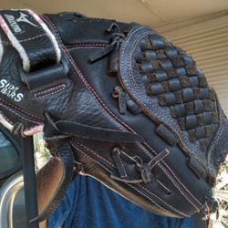 YOUTH'S 12" MIZUNO/FINCH FAST PITCH SOFTBALL GLOVE 