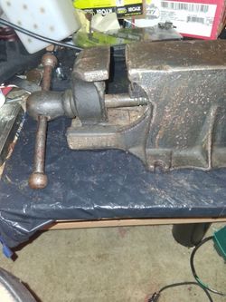 Vintage anvil vise