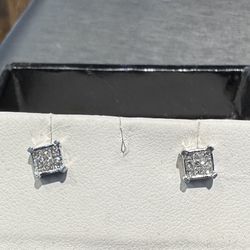 Diamond Stud Earrings in 10k Solid White Gold Setting