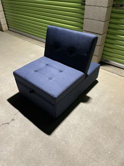 *Free Delivery* Couch Pullout Bed Sleeper Sofa Chair