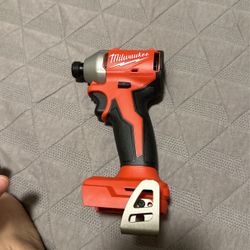 Taladro Milwaukee