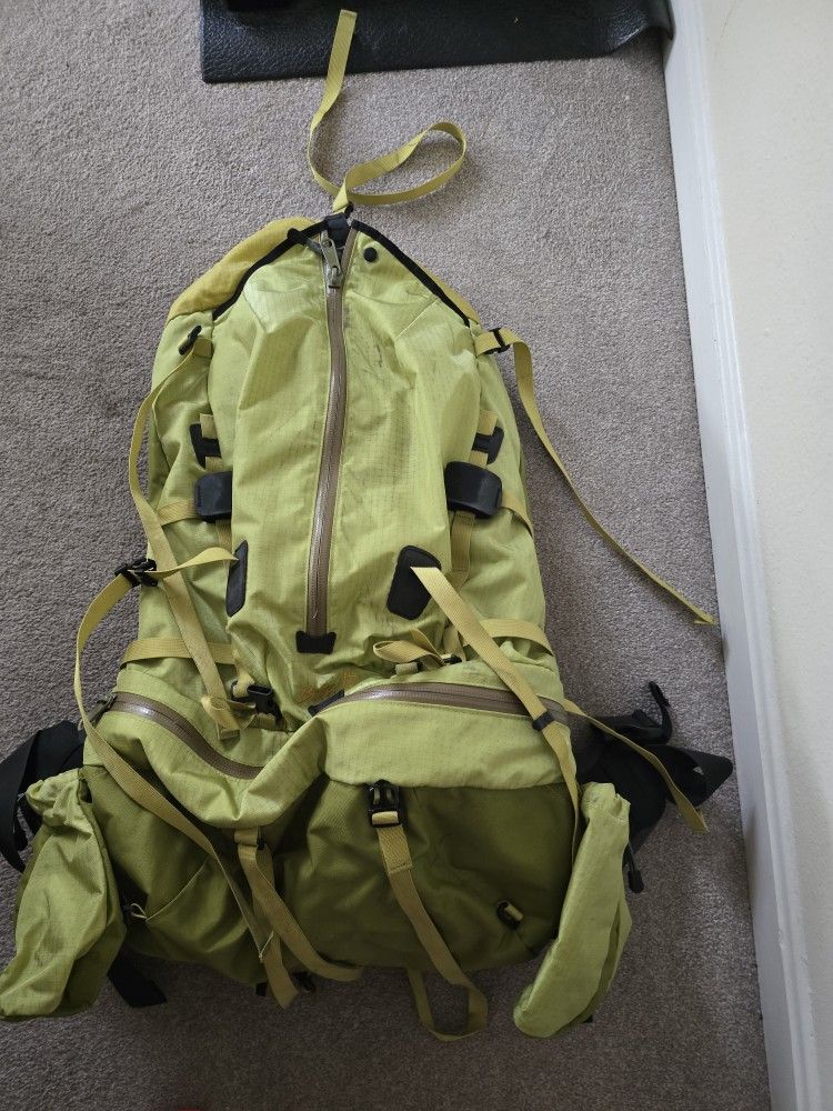 ArcTeryx Briza 75L Backpack For Hiking Or TRAVEL (Light Green)